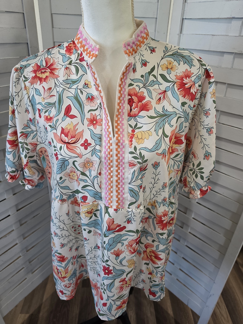 CherryBetty Floral Embroidered Short Sleeve Top Size XL